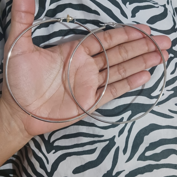 Stainless Steel Women big medium silver hoop earrings - Picture 4 of 7